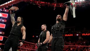 Los miembros de The Shield en el ring de RAW
