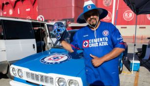 Bruno Zamorano, fan de Cruz Azul junto a su 'Máquina'