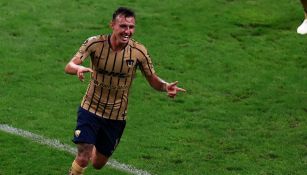  Brian Figueroa celebra el segundo gol de Pumas