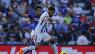 Mena y Jara durante partido en el Estadio Azul