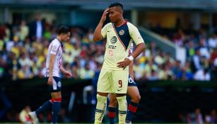 Roger Martínez se lamenta en el Clásico contra Chivas 