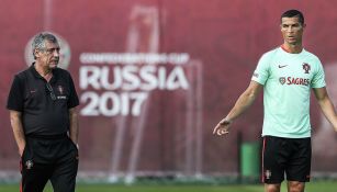 Fernando Santos y Cristiano en un entrenamiento de Portugal