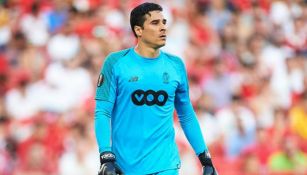 Guillermo Ochoa durante un juego del Standard de Lieja