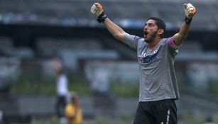 Chuy Corona festeja el triunfo de La Máquina ante Rayados en el Azteca