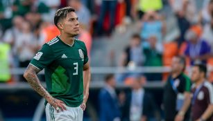 Carlos Salcedo en un partido con la Selección Mexicana 