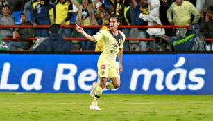 Diego Lainez festeja gol