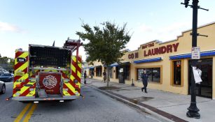 Personal de bomberos y rescate, tras el tiroteo en Jacksonville
