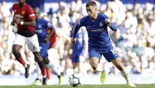 Eden Hazard durante el encuentro contra Manchester United