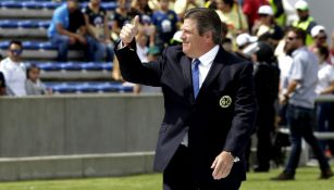 Miguel Herrera saluda a la afición americanista