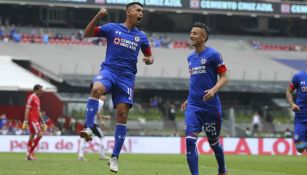 Elías Hernández y Roberto Alvarado festejan un gol