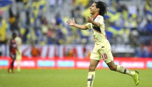 Diego Lainez celebra una anotación ante Tijuana