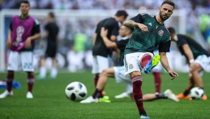 Miguel Layún calienta previo a un duelo con el Tricolor