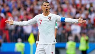 Cristiano Ronaldo reclama una acción durante juego de Portugal