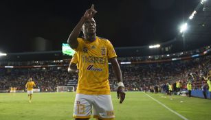 Enner Valencia festeja en juego de Tigres 