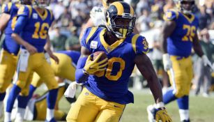 Todd Gurley durante un partido con los Rams