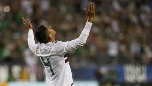 Edson Álvarez celebra anotación de México