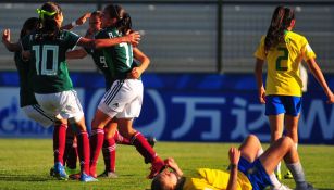 México festeja gol de Vanessa Buso contra Brasil