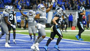 Linebacker de los Lions festeja falla de conversión de Carolina