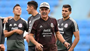 Ricardo Ferretti, en una práctica del Tri en Argentina