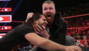 Dean Ambrose ataca a Seth Rollins en RAW