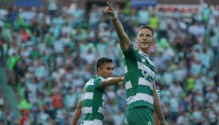 Julio Furch festeja anotación en duelo de Santos Laguna