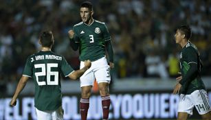 Víctor Guzmán celebra su gol con la Selección Nacional