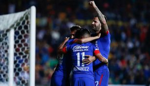 Futbolistas de La Máquina festejan gol contra Morelia