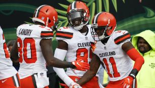 Callaway celebra su touchdown con Njoku y Landry