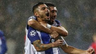 Tecatito festeja un gol con el Porto