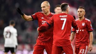 Jugadores del Bayern festejan un gol