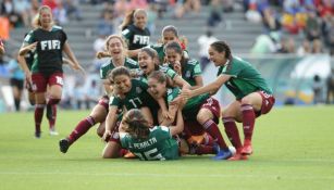 Jugadoras del Tri Sub 17 festejan su pase a la Final