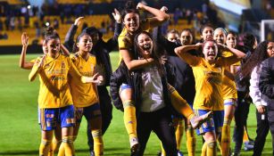 Tigres celebra su triunfo ante Chivas en Semifinales del A2018