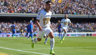 Mora celebra su anotación contra Tigres en CU