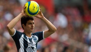 Stefan Medina en un partido de Monterrey