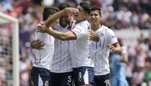 Chivas festeja en el Akron 