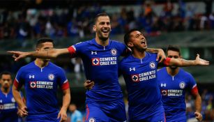 Jugadores de Cruz Azul celebran un gol en el Apertura 2018