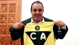 Cuauhtémoc Blanco posa con los colores del América