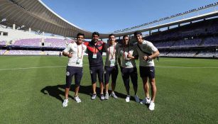 Jugadores de Chivas reconocen cancha