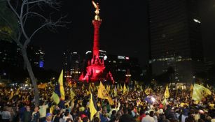 Aficionados celebran triunfo del América en el Ángel de la Independencia