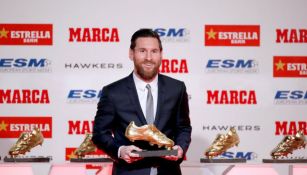 Messi posa con su quinta Bota de Oro