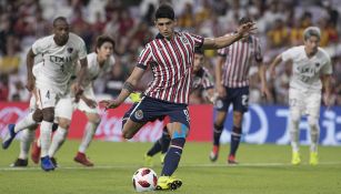 Alan Pulido cobra penalti en Mundial de Clubes