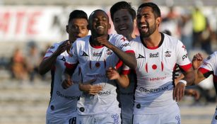 Lobos BUAP celebra su anotación frente a Santos Laguna 