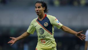 Diego Lainez festeja gol con América