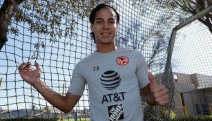 Diego Lainez en sesión de fotos con RÉCORD