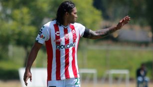 Gullit Peña en un partido con Necaxa