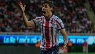 Josecarlos van Rankin celebra un gol con Chivas