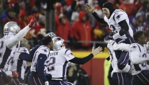 Jugadores de Patriots festejan tras ganar su pase al SB LIII