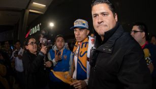 Salcedo a su llegada a Monterrey para reportar con Tigres