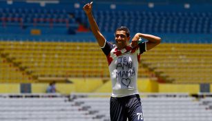 Marco Granados celebra un gol con Chivas 