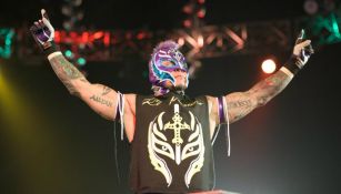 Rey Mysterio se presenta ante la afición de WWE